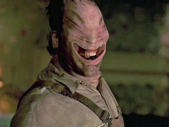 Стоп-кадр из к/ф «Люди в чёрном». Стоп-кадр из к/ф «Люди в чёрном».